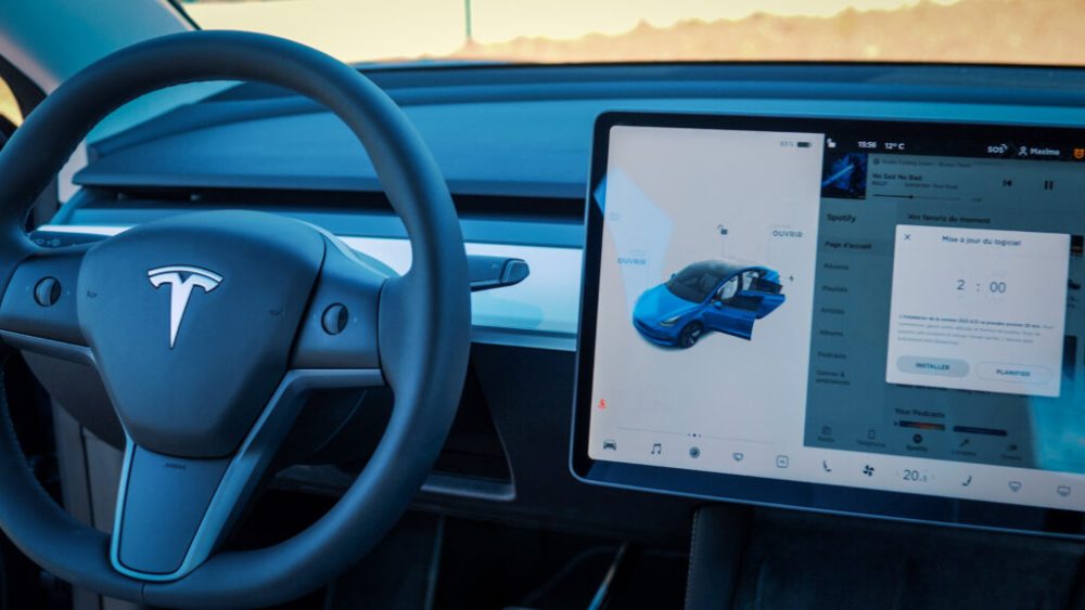 Poste de conduite de la Tesla Model 3 // Source : Louise Audry pour Numerama Poste de conduite de la Tesla Model 3 // Source : Louise Audry pour Numerama