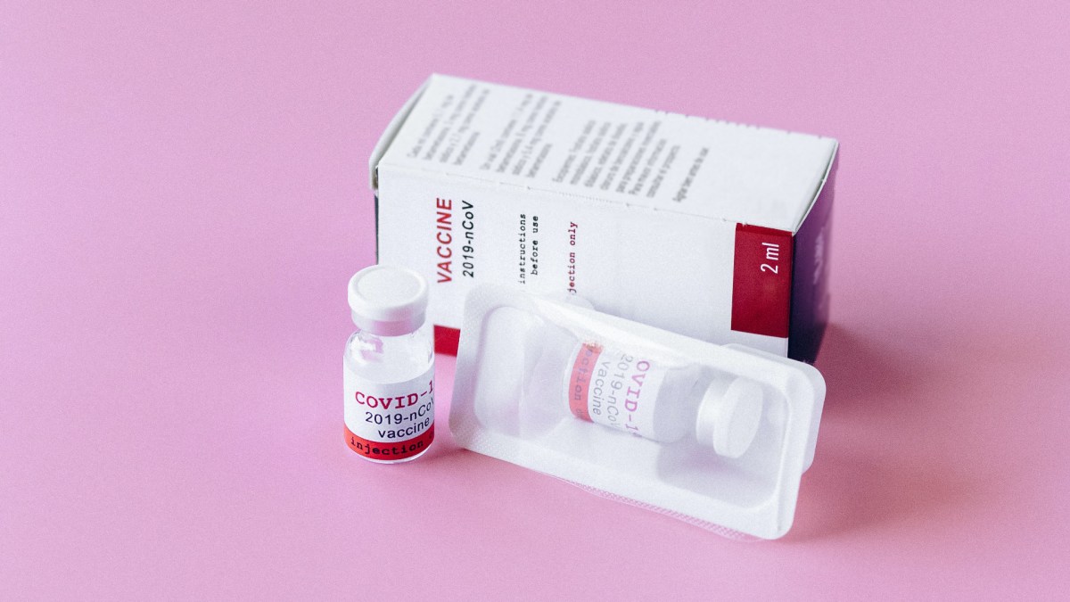 Vaccin contre le coronavirus. // Source : Pexels/Nataliya Vaitkevich (photo recadrée) Vaccin contre le coronavirus. // Source : Pexels/Nataliya Vaitkevich (photo recadrée)