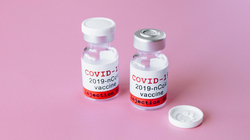 Vaccins contre la Covid-19. // Source : Pexels/Nataliya Vaitkevich (photo recadrée) Vaccins contre la Covid-19. // Source : Pexels/Nataliya Vaitkevich (photo recadrée)
