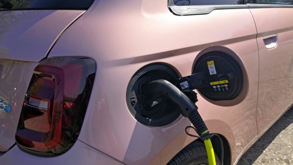 recharge Fiat 500 // Source : Raphaelle Baut pour Numerama recharge Fiat 500 // Source : Raphaelle Baut pour Numerama