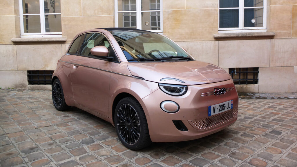 nouvelle Fiat 500e // Source : Raphaelle Baut pour Numerama nouvelle Fiat 500e // Source : Raphaelle Baut pour Numerama