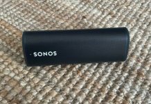 Sonos Roam (couchée) // Source : Maxime Claudel pour Numerama Sonos Roam (couchée) // Source : Maxime Claudel pour Numerama