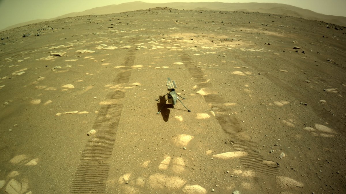 Ingenuity sur Mars, le 5 avril 2021. // Source : NASA/JPL-Caltech (photo recadrée) Ingenuity sur Mars, le 5 avril 2021. // Source : NASA/JPL-Caltech (photo recadrée)