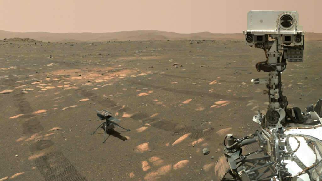 Gros et petit robot. // Source : NASA/JPL-Caltech/MSSS Gros et petit robot. // Source : NASA/JPL-Caltech/MSSS