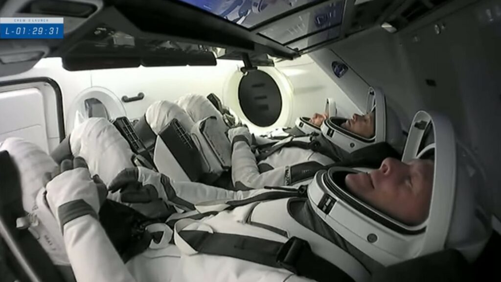 L'équipage installé. // Source : Nasa/SpaceX L'équipage installé. // Source : Nasa/SpaceX