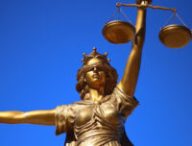 Les IA peuvent-elles rendre la justice plus neutre ? // Source : William Cho / Pixabay Les IA peuvent-elles rendre la justice plus neutre ? // Source : William Cho / Pixabay