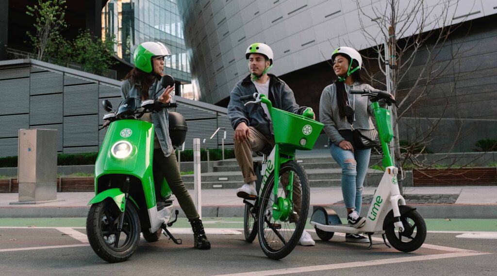 Les trois modes de transport proposés par Lime (les vélos ne sont pas disponibles en France) // Source : Lime Les trois modes de transport proposés par Lime (les vélos ne sont pas disponibles en France) // Source : Lime