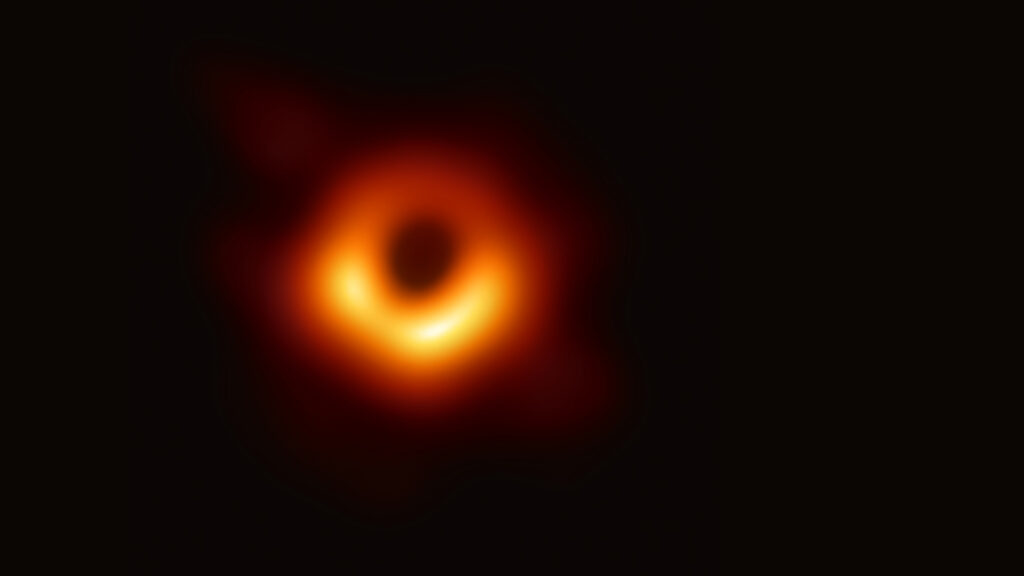 Le trou noir M87*. // Source : Wikimedia/CC/EHT Le trou noir M87*. // Source : Wikimedia/CC/EHT