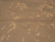 La première image aérienne en couleur sur Mars. // Source : NASA/JPL-Caltech (photo recadrée) La première image aérienne en couleur sur Mars. // Source : NASA/JPL-Caltech (photo recadrée)