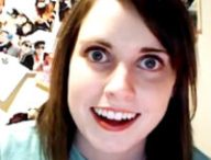 Overly Attached Girlfriend // Source : Laina Morris (photo recadrée)