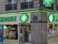Une pharmacie à Paris // Source : Wikipedia Commons