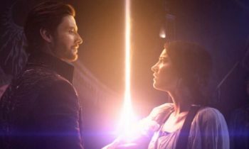Le général Kirigan et Alina dans Shadow and Bone // Source : Netflix Le général Kirigan et Alina dans Shadow and Bone // Source : Netflix