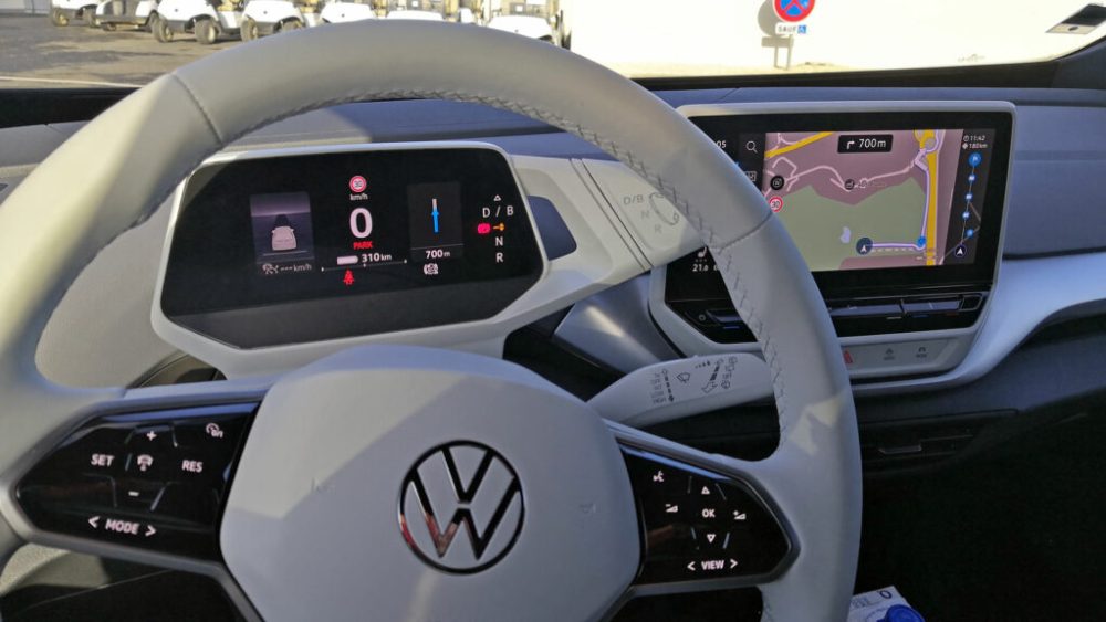Au volant du VW ID.4 // Source : Raphaelle Baut pour Numerama Au volant du VW ID.4 // Source : Raphaelle Baut pour Numerama