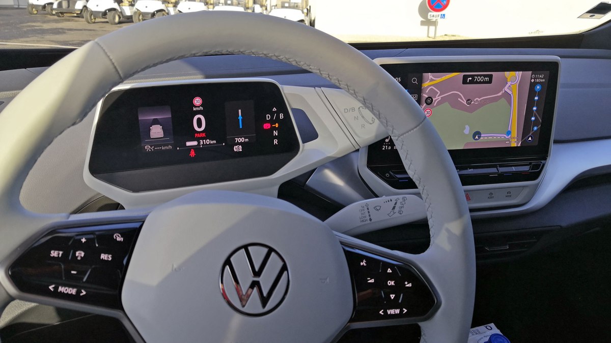 Au volant du VW ID.4 // Source : Raphaelle Baut pour Numerama Au volant du VW ID.4 // Source : Raphaelle Baut pour Numerama