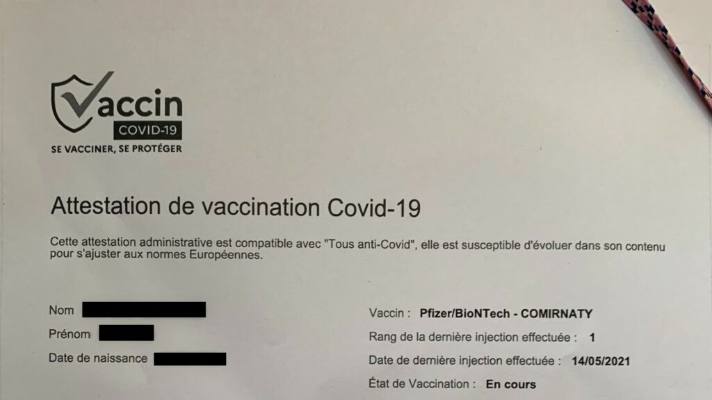 Extrait de l'attestation de vaccination remise après une première injection de Pfizer. // Source : Numerama Extrait de l'attestation de vaccination remise après une première injection de Pfizer. // Source : Numerama