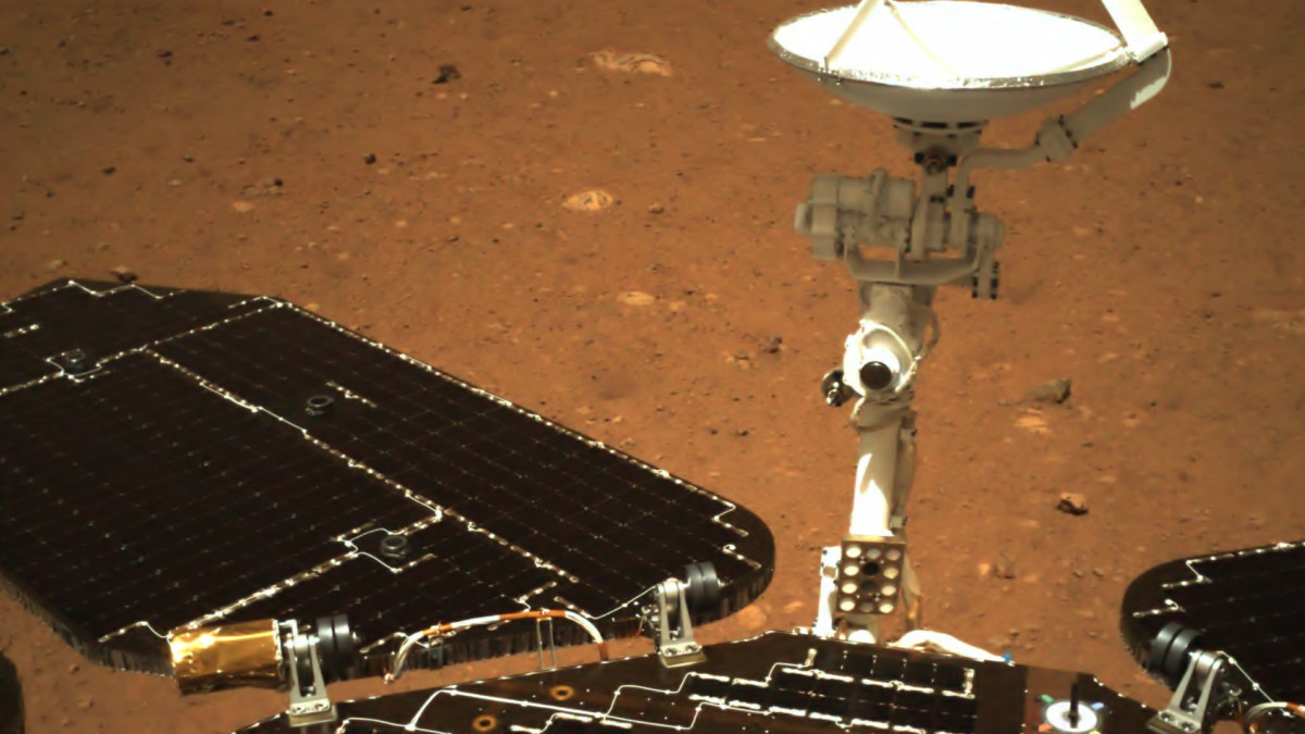Zhurong sur Mars. // Source : CNSA (photo recadrée) Zhurong sur Mars. // Source : CNSA (photo recadrée)