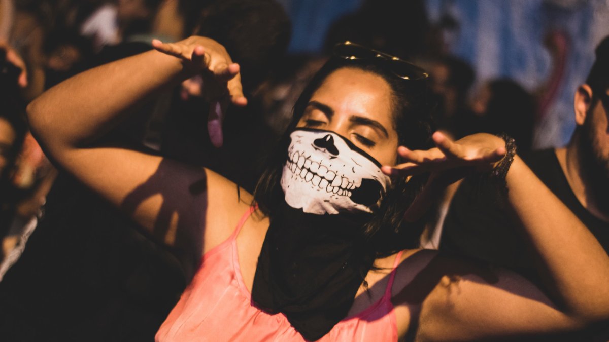 Ce sont des concerts-tests où il faut porter un masque. Il n'y a en revanche pas de distanciation physique. // Source : Thiago Miranda - Pexels Ce sont des concerts-tests où il faut porter un masque. Il n'y a en revanche pas de distanciation physique. // Source : Thiago Miranda - Pexels