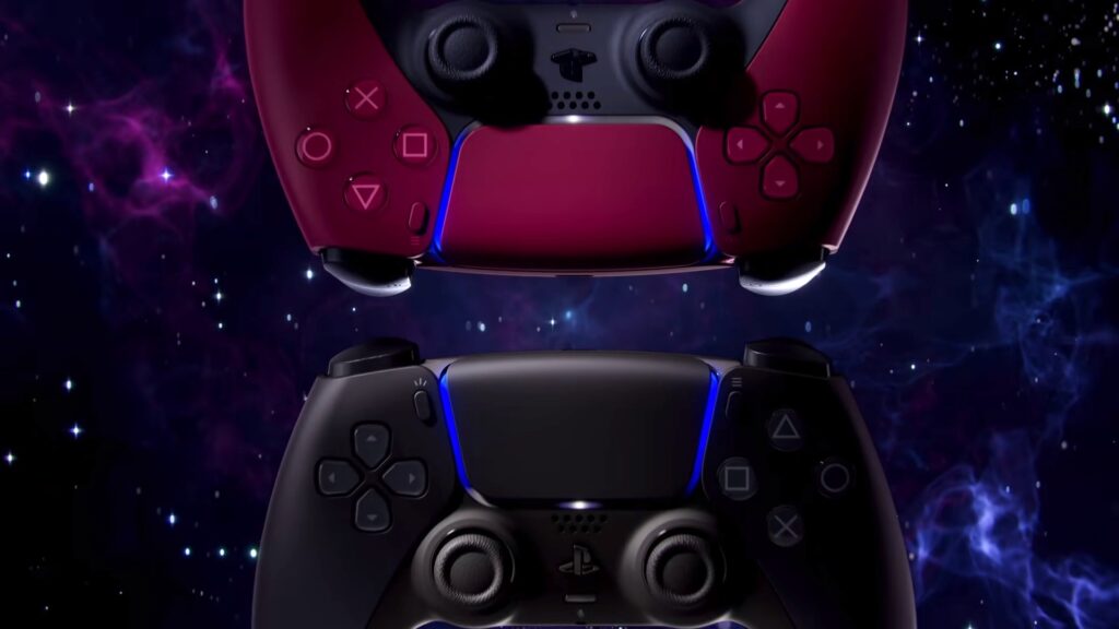 Les coloris cosmic red et midnight black de la DualSense // Source : Sony Les coloris cosmic red et midnight black de la DualSense // Source : Sony