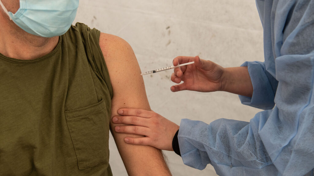 Vaccination contre le covid. // Source : Flickr/CC/Ville de Gennevilliers - Compte officiel (photo recadrée) Vaccination contre le covid. // Source : Flickr/CC/Ville de Gennevilliers - Compte officiel (photo recadrée)