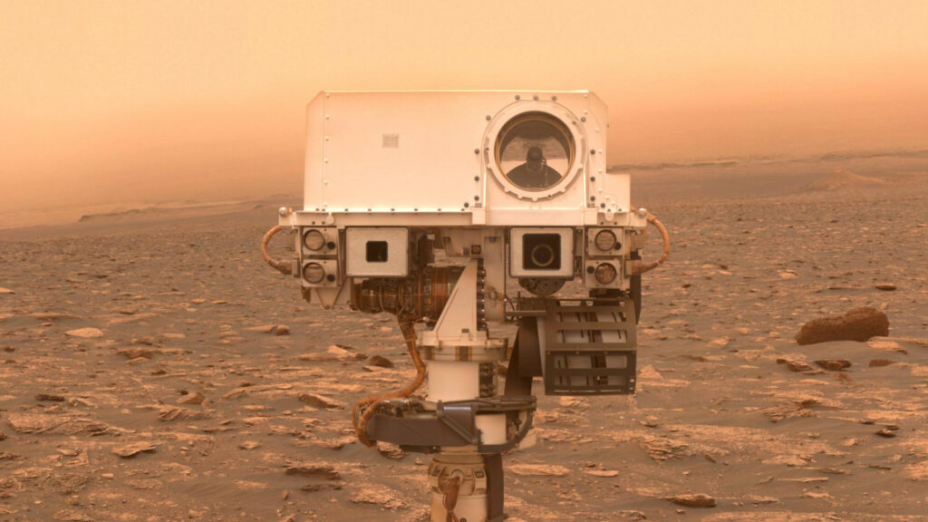 Curiosity. // Source : NASA/JPL-Caltech/MSSS (photo recadrée) Curiosity. // Source : NASA/JPL-Caltech/MSSS (photo recadrée)