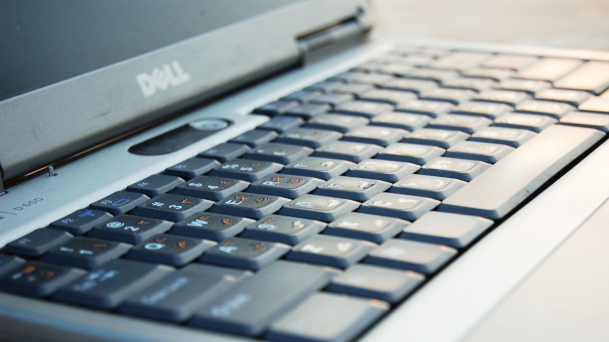 Un ordinateur DELL // Source : PxHere Un ordinateur DELL // Source : PxHere