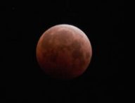 Éclipse de Lune du 26 mai 2021. // Source : Flickr/CC/Wilson Lam (photo recadrée) Éclipse de Lune du 26 mai 2021. // Source : Flickr/CC/Wilson Lam (photo recadrée)