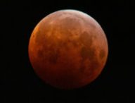 Éclipse de Lune du 26 mai 2021. // Source : Flickr/CC/Peter Alfred Hess (photo recadrée) Éclipse de Lune du 26 mai 2021. // Source : Flickr/CC/Peter Alfred Hess (photo recadrée)