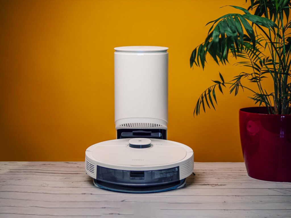 Le Deebot N8+ d'Ecovacs.