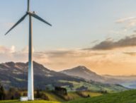 Paysage avec éolienne  // Source : TeeFarm / Pixabay