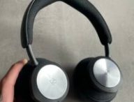 Casque Band & Olufsen Beoplay Portal // Source : Maxime Claudel pour Numerama