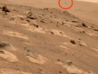 Ingenuity pendant son quatrième vol sur Mars. // Source : NASA/JPL-Caltech (photo recadrée et annotée) Ingenuity pendant son quatrième vol sur Mars. // Source : NASA/JPL-Caltech (photo recadrée et annotée)
