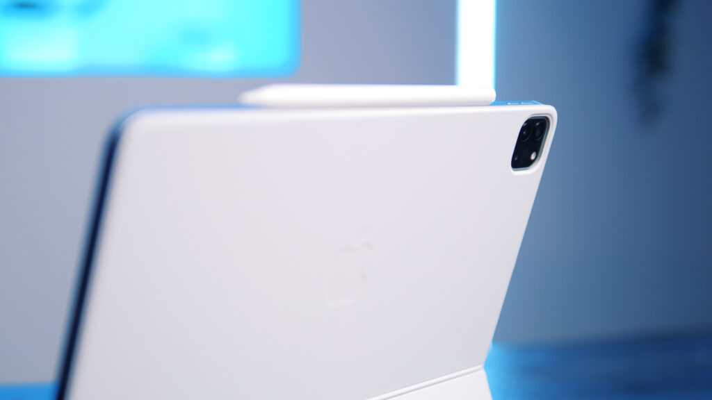 iPad Pro 2021 // Source : Louise Audry pour Numerama iPad Pro 2021 // Source : Louise Audry pour Numerama