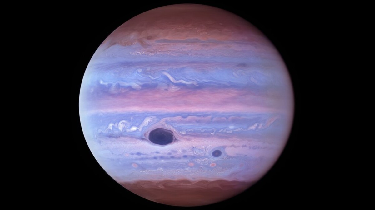 Jupiter sous la longueur d'onde ultraviolet. // Source : NASA/ESA/NOIRLab/NSF/AURA/M.H. Wong and I. de Pater (UC Berkeley) et al Jupiter sous la longueur d'onde ultraviolet. // Source : NASA/ESA/NOIRLab/NSF/AURA/M.H. Wong and I. de Pater (UC Berkeley) et al