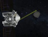 Vue d'artiste de la sonde OSIRIS-REx et de Bennu. // Source : Capture d'écran YouTube OSIRIS-REx Mission Vue d'artiste de la sonde OSIRIS-REx et de Bennu. // Source : Capture d'écran YouTube OSIRIS-REx Mission