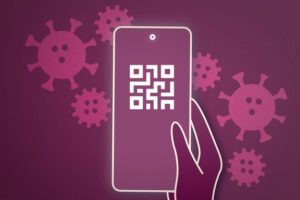 Un smartphone avec un QR Code // Source : Numerama/Melvyn Dadure 