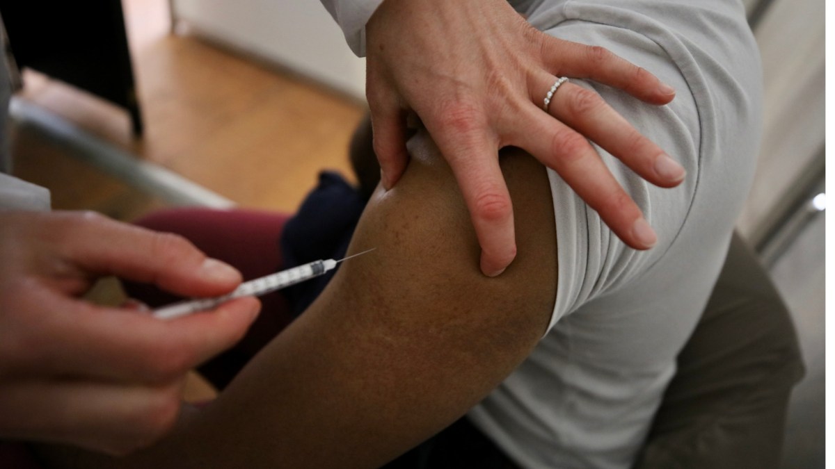 Vaccination contre le Covid 19. // Source : Flickr/CC/Département des Yvelines, Nicolas DUPREY/CD 78 (photo recadrée) Vaccination contre le Covid 19. // Source : Flickr/CC/Département des Yvelines, Nicolas DUPREY/CD 78 (photo recadrée)