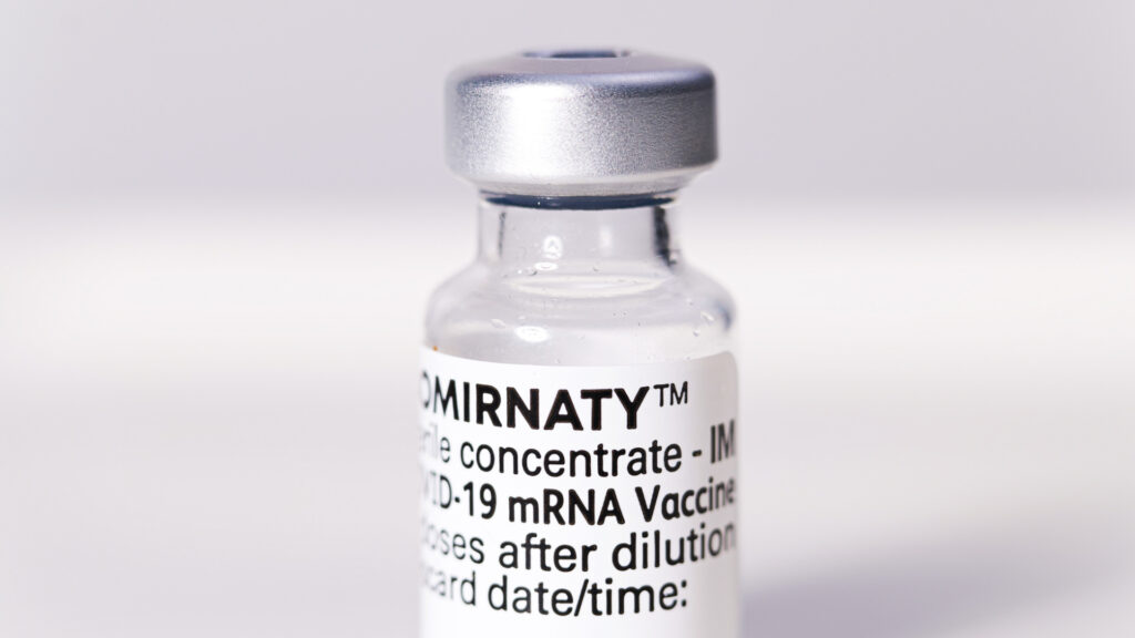 Vaccin de Pfizer contre le Covid-19. // Source : Pixabay (photo recadrée) Vaccin de Pfizer contre le Covid-19. // Source : Pixabay (photo recadrée)