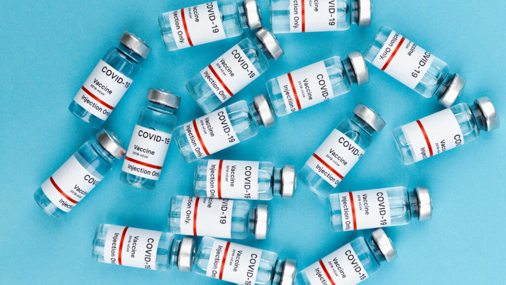 Vaccins contre le Covid-19. // Source : Pexels/Maksim Goncharenok (photo recadrée) Vaccins contre le Covid-19. // Source : Pexels/Maksim Goncharenok (photo recadrée)