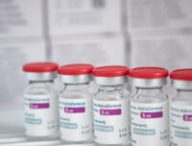 Vaccins AstraZeneca. // Source : Flickr/CC/Covid-19 vaccination (photo recadrée)