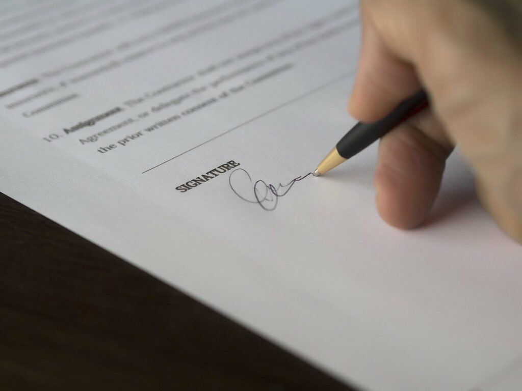 Leetchi demande aux utilisateurs de fournir différents types de papiers administratifs // Source : Edar / Pixabay Leetchi demande aux utilisateurs de fournir différents types de papiers administratifs // Source : Edar / Pixabay