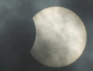 Éclipse solaire partielle. // Source : Flickr/CC/Anita Gould (photo recadrée) Éclipse solaire partielle. // Source : Flickr/CC/Anita Gould (photo recadrée)