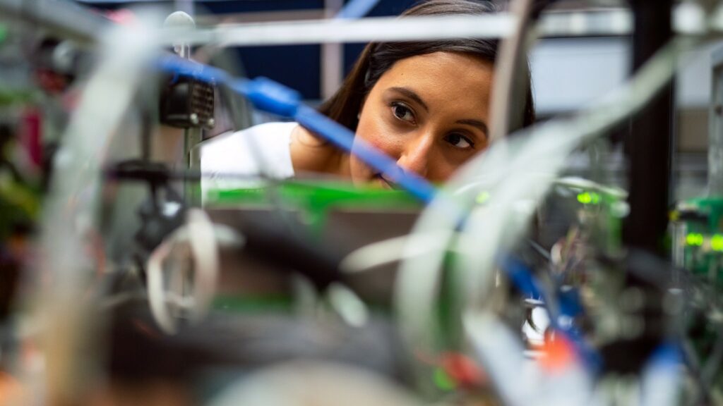 Des biais sexistes et un manque de diversité touchent aussi le journalisme scientifique dans une revue comme Nature, où l'équité n'est pas pleine et entière en matière de sources citées. // Source : Pexels Des biais sexistes et un manque de diversité touchent aussi le journalisme scientifique dans une revue comme Nature, où l'équité n'est pas pleine et entière en matière de sources citées. // Source : Pexels