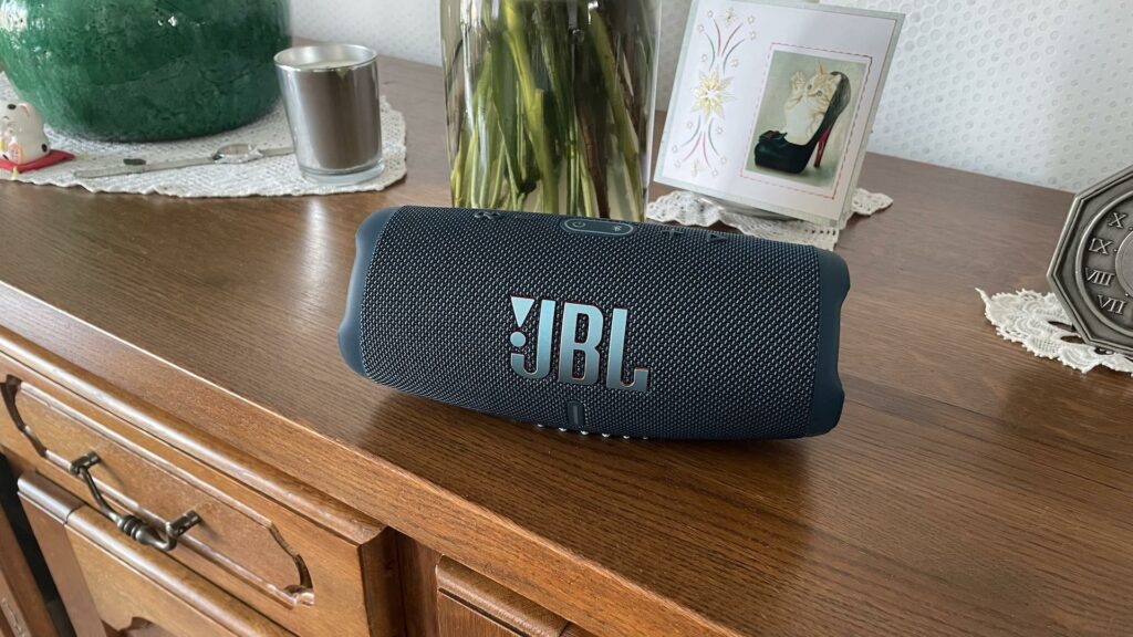 JBL Charge 5 // Source : Maxime Claudel pour Numerama JBL Charge 5 // Source : Maxime Claudel pour Numerama
