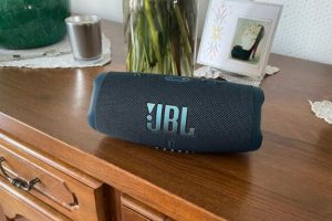 JBL Charge 5 // Source : Maxime Claudel pour Numerama JBL Charge 5 // Source : Maxime Claudel pour Numerama