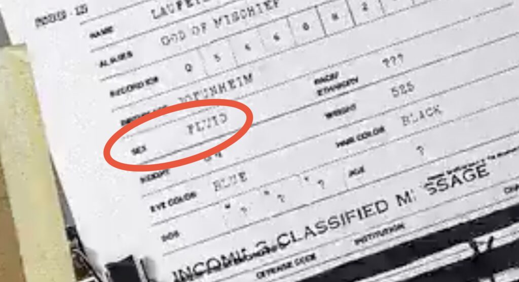 Un zoom sur des papiers qui déclinent l'identité de Loki // Source : Twitter/LokiOfficial Un zoom sur des papiers qui déclinent l'identité de Loki // Source : Twitter/LokiOfficial