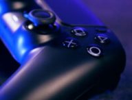 DualSense PS5 noire // Source : Louise Audry pour Numerama