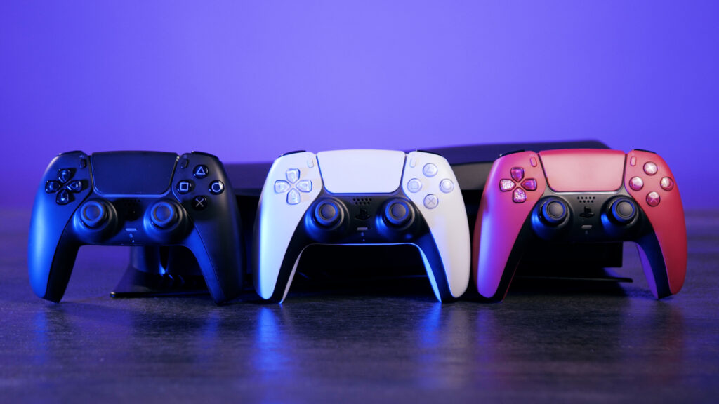La manette DualSense de la PS5. // Source : Louise Audry pour Numerama La manette DualSense de la PS5. // Source : Louise Audry pour Numerama