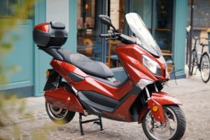 Scooter électrique E-Trax // Source : Louise Audry pour Numerama Scooter électrique E-Trax // Source : Louise Audry pour Numerama