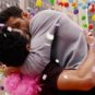 Un baiser dans Sense8 sur Netflix // Source : Netflix Un baiser dans Sense8 sur Netflix // Source : Netflix