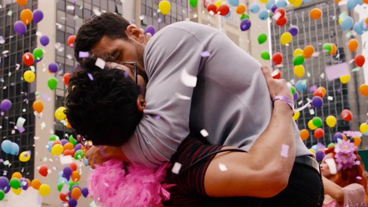 Un baiser dans Sense8 sur Netflix // Source : Netflix Un baiser dans Sense8 sur Netflix // Source : Netflix